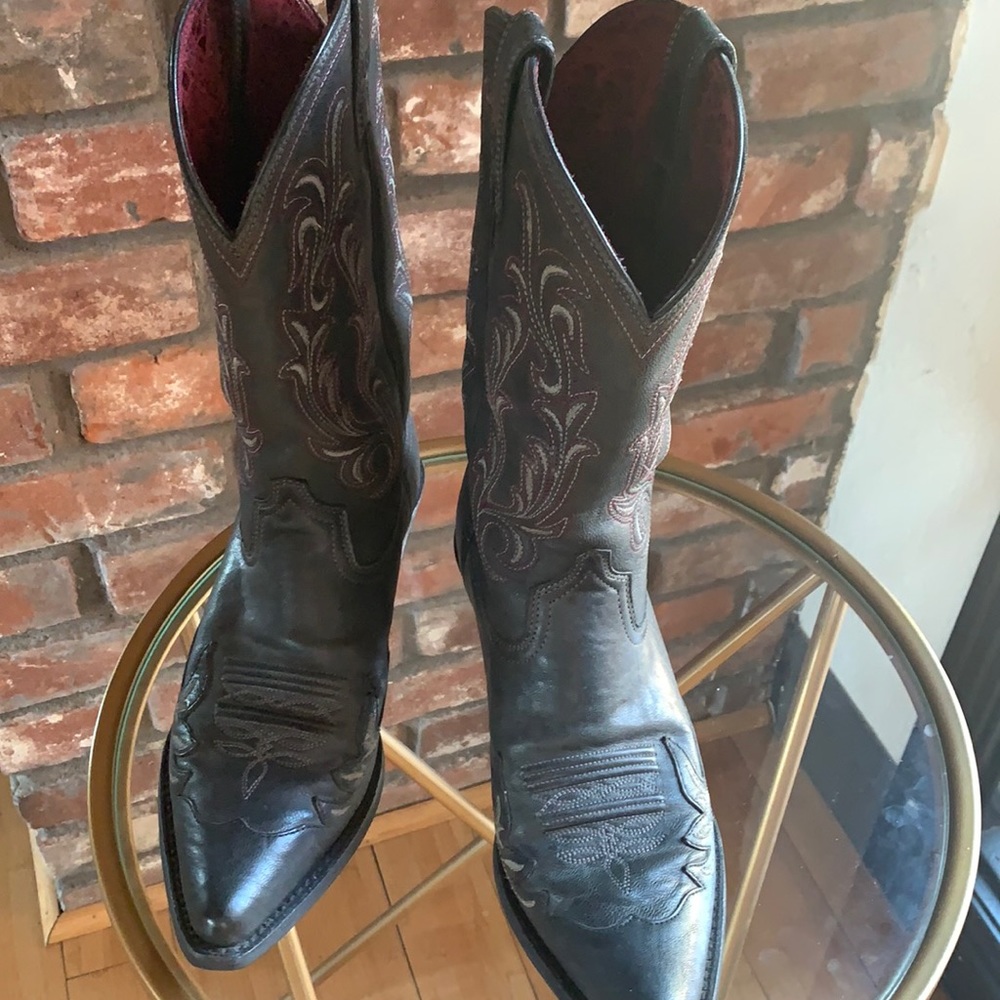 Cowboy boots(ariat)
